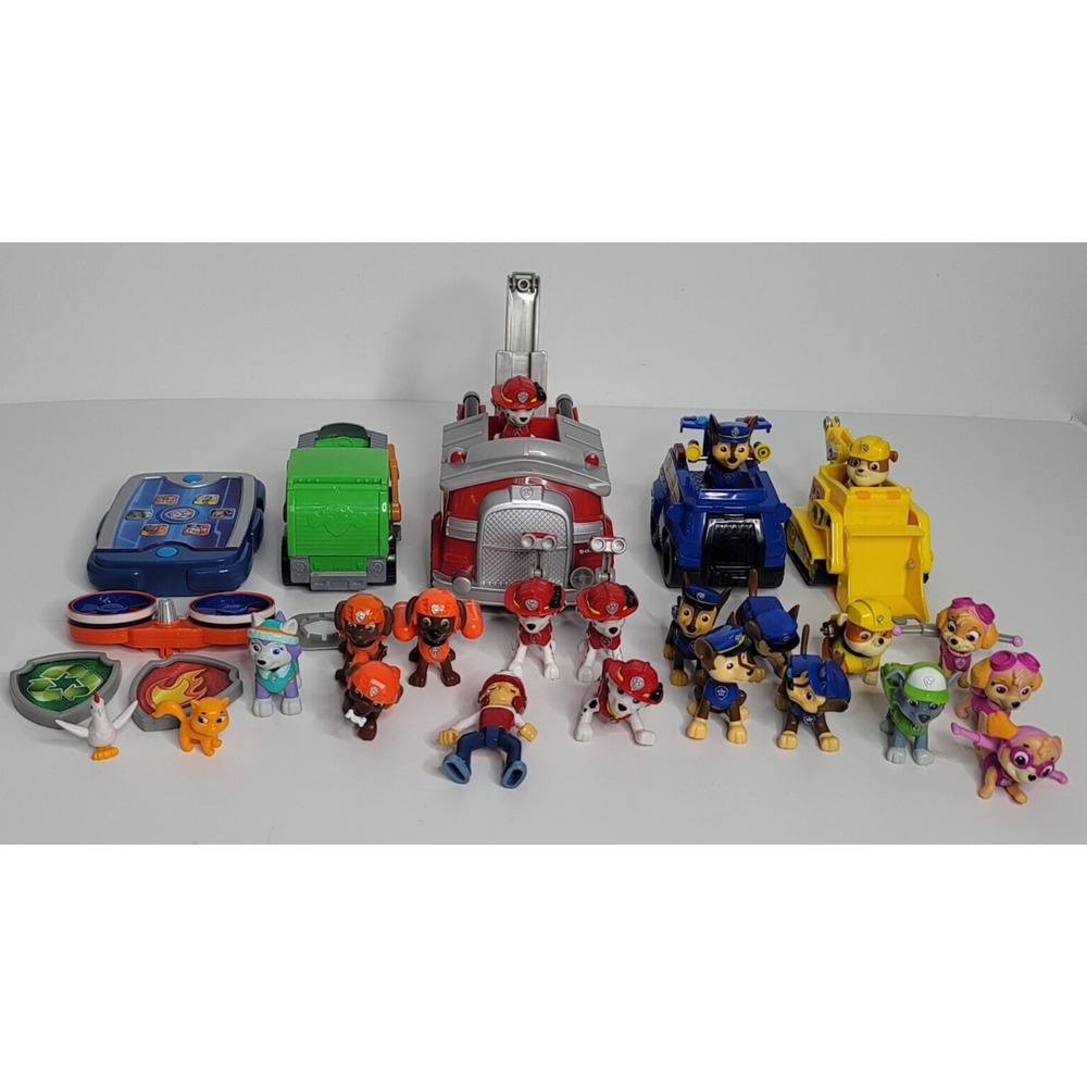 Huge Lot of 30 Paw Patrol Figures Vehicles Parts Chase Marshall Zuma Spin Master